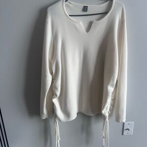 BUNDLE ONLY - 2+ ITEMS

SHEIN Cream Long Sleeve Top with Drawstring